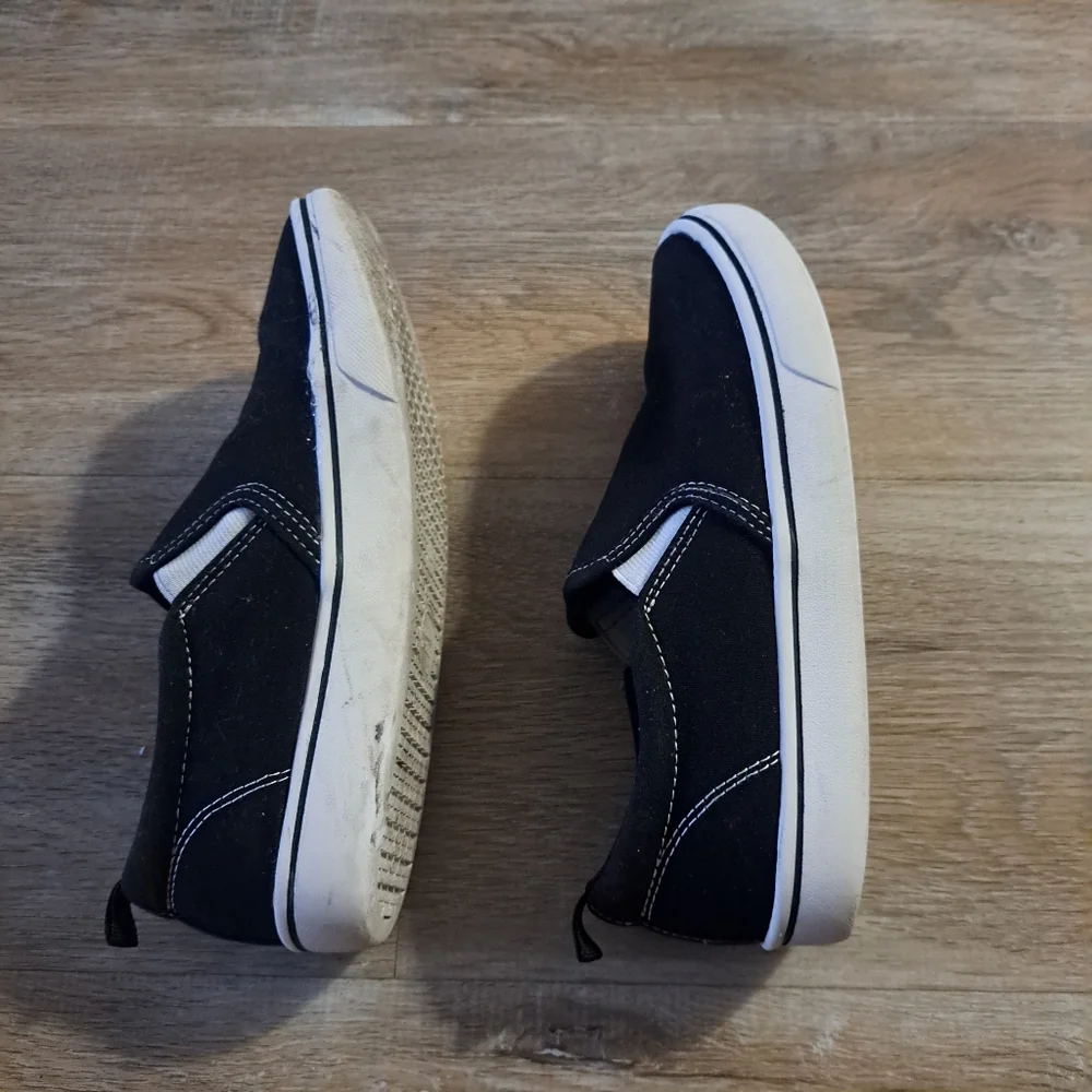 Wonder Nation Black Slip-On Sneakers Kids Shoes Size 4